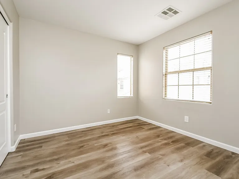 2707 E Bart St — Photo 14