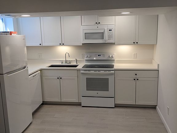 5th image of 9262 W 87th Pl #B