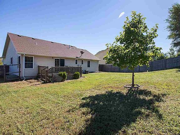 2nd image of 1109 Leprechaun Dr