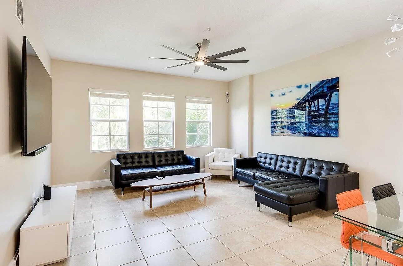 3 bed, 3.0 bath, 1617 sqft, $4,300 — Photo 4