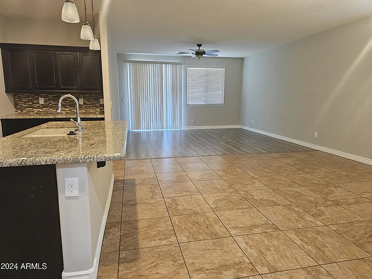 27284 N Skipping Rock Rd — Photo 16