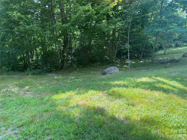 124 Narrows Run Loop, Hendersonville, NC 28791