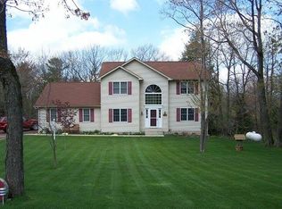 912 Forest Rd, Jefferson Township, PA 18436