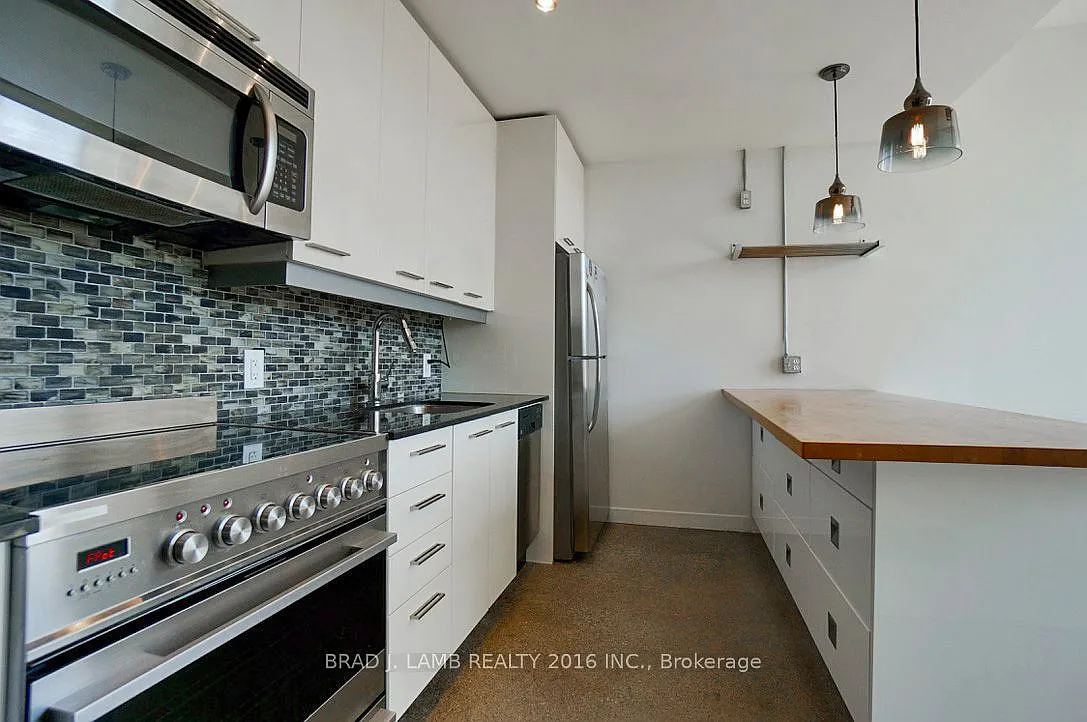 Building Photo - 510 King St E #Penthouse 705
