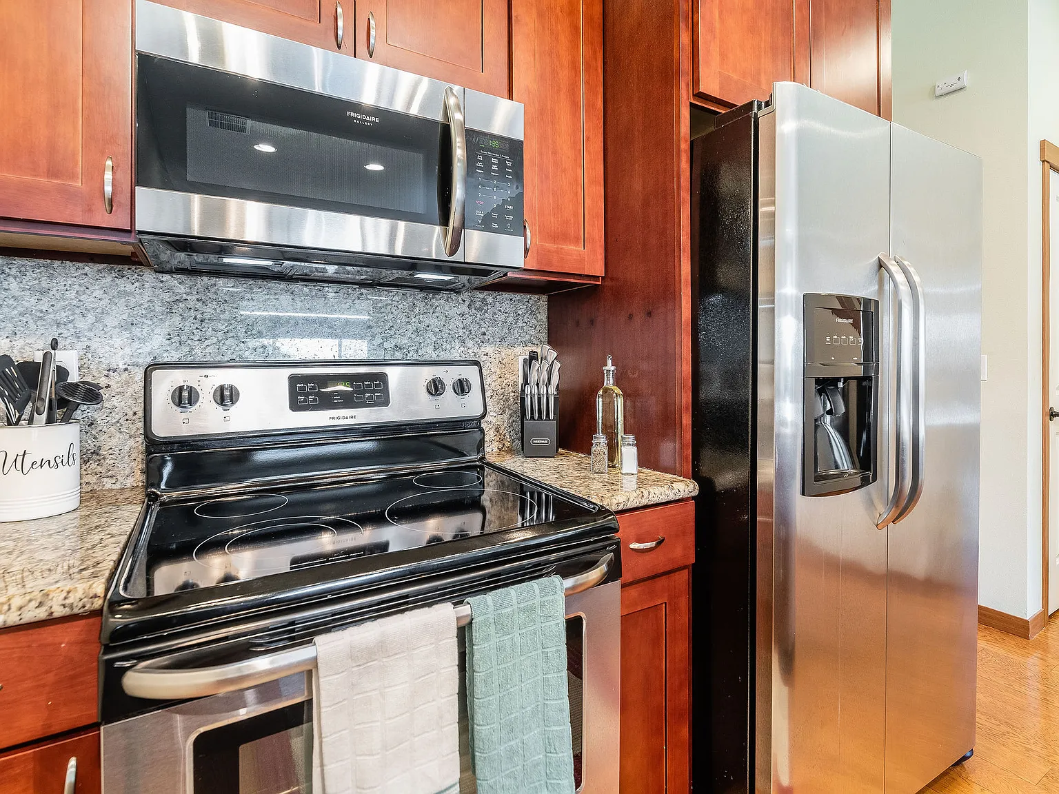 Lincoln Square Townhomes — Photo 2
