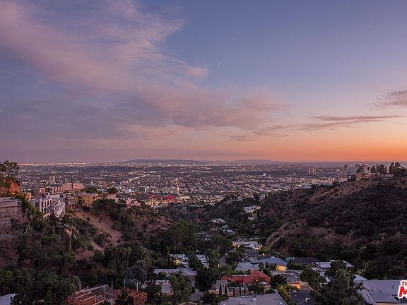 5th image of 2091 Sunset Plaza Dr