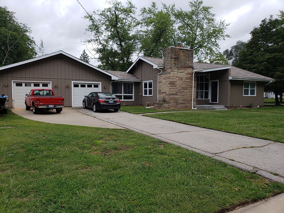 1st image of 220 Emmett St E
