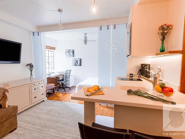 25 Tudor City Pl #1609 — Photo 1