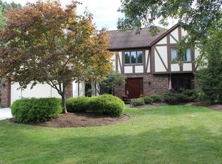 28205 Southbridge Cir, Westlake, OH 44145