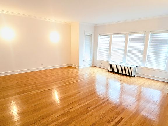 2nd image of 4011 N Avers Ave APT 1