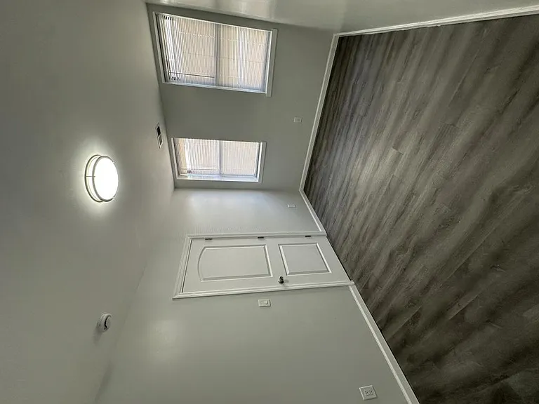 262 Grand St — Photo 17