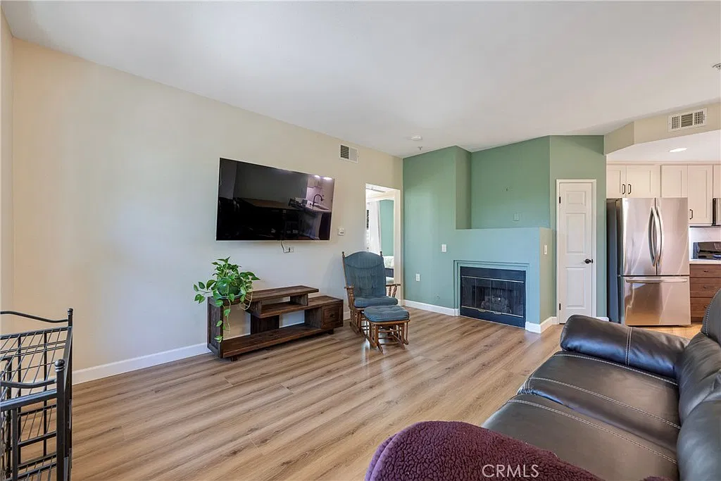 2 bed, 866 sqft, $3,000 — Photo 4