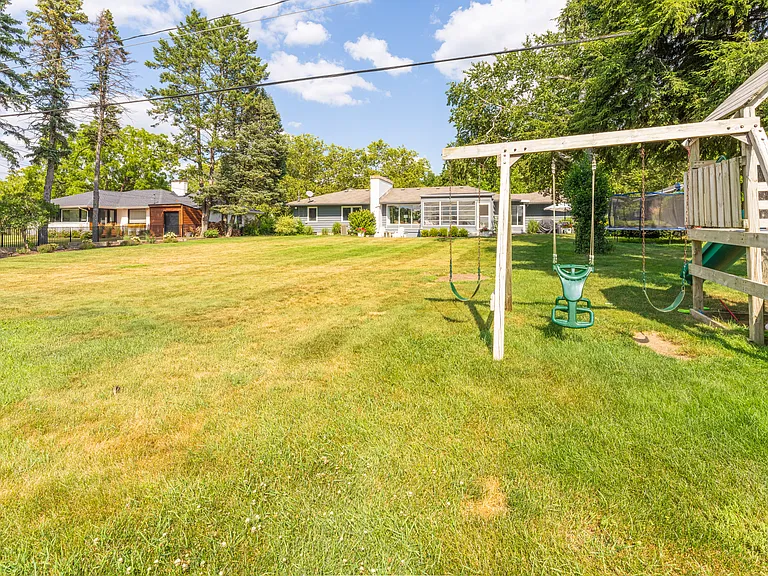 1949 Meadowfield Dr NE — Photo 47