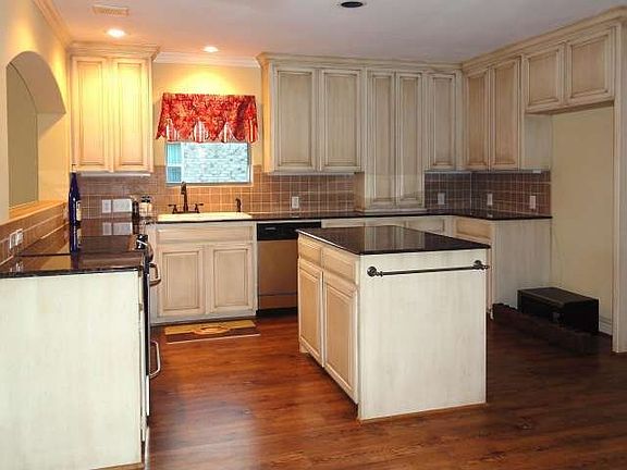 4th image of 3909 Fairway Dr