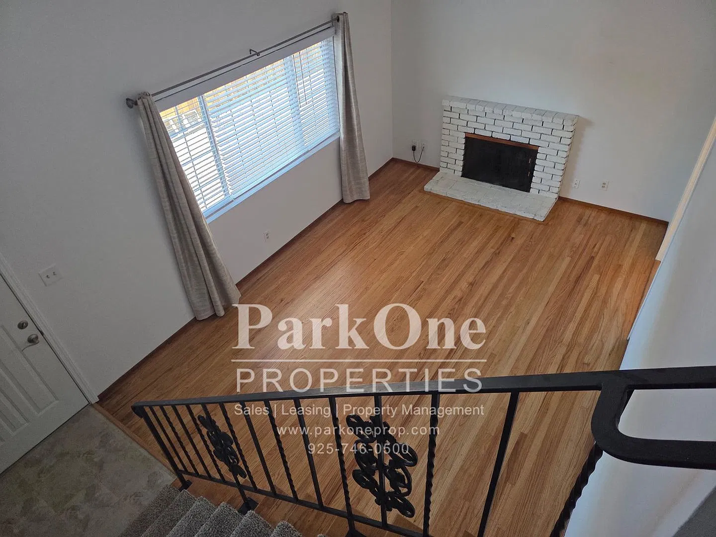 Beautiful 4-Bedroom Single Family Home with Spacious Yard | Great Location — Photo 4