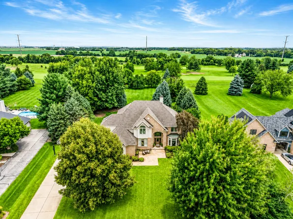 55 N Royal Oaks Dr, Bristol, IL 60512
