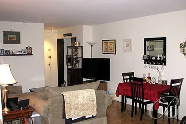 Rented by Bellmarc Realty | media 1