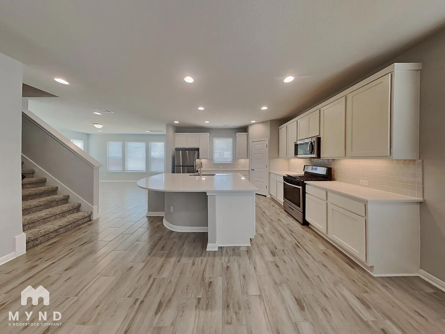 4 bed, 3.0 bath, 2327 sqft, $2,575 — Photo 3
