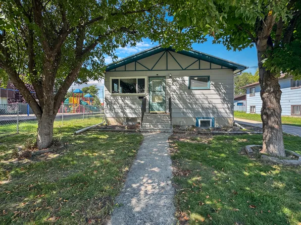 309 23rd St S, Fargo, ND 58103