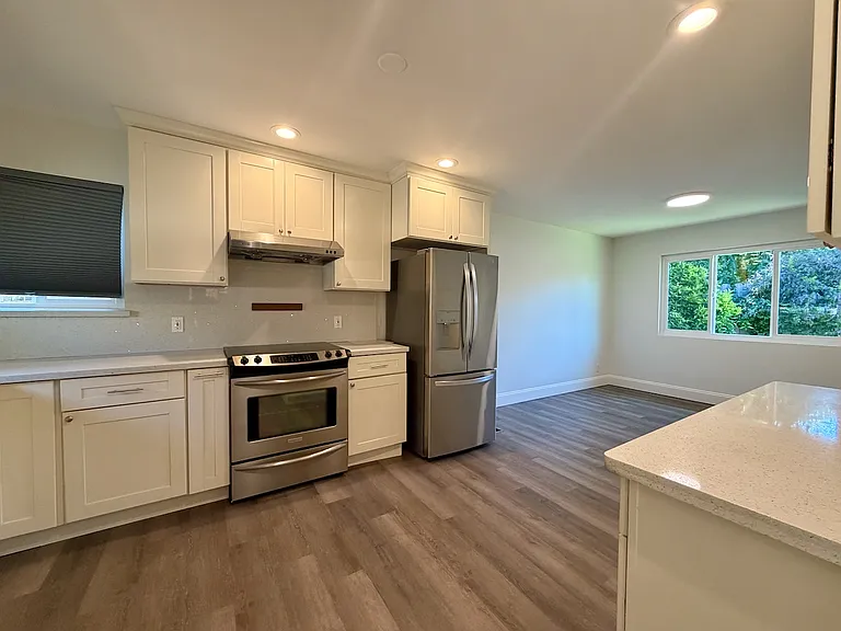 1582 Gordon St — Photo 15