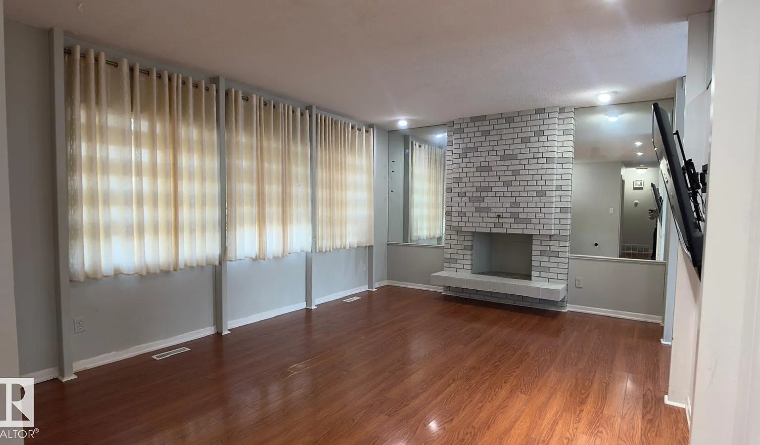 4 bed, 2.5 bath, 1070 sqft, $2,500 — Photo 3