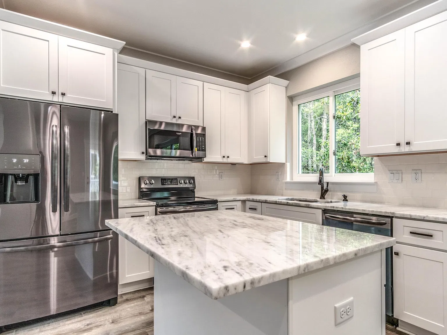 205 Walton Ave — Photo 2
