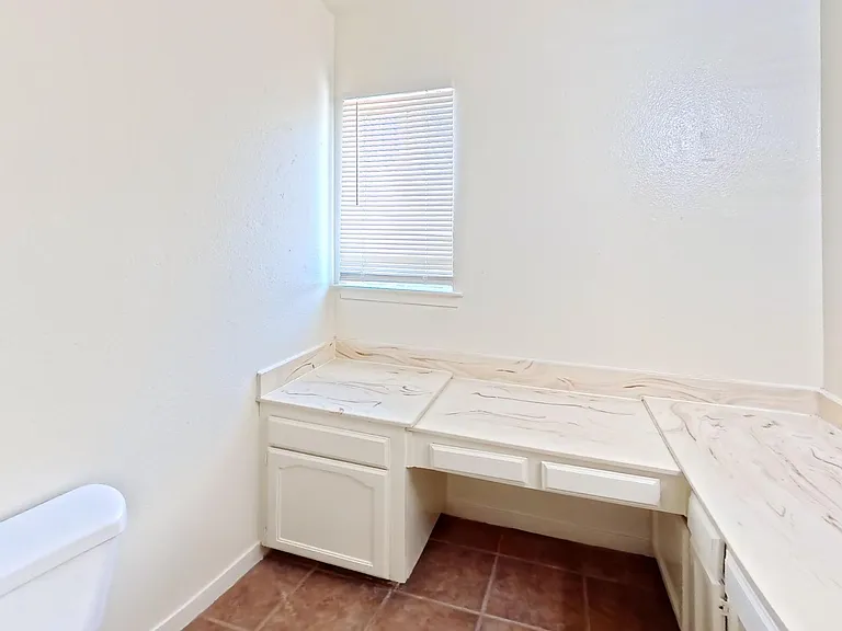 4405 N Dante Ave — Photo 5
