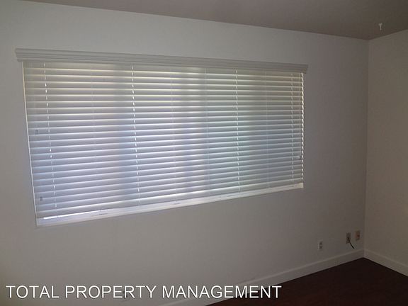 5th image of 915 Castlewood Dr APT 2