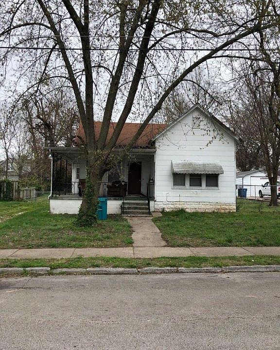 2nd image of 620 S Douglas Ave