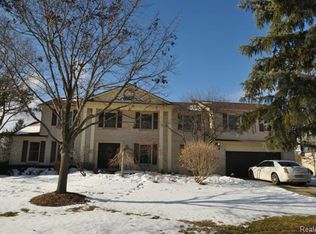 4744 Fairway Rdg S, West Bloomfield, MI 48323