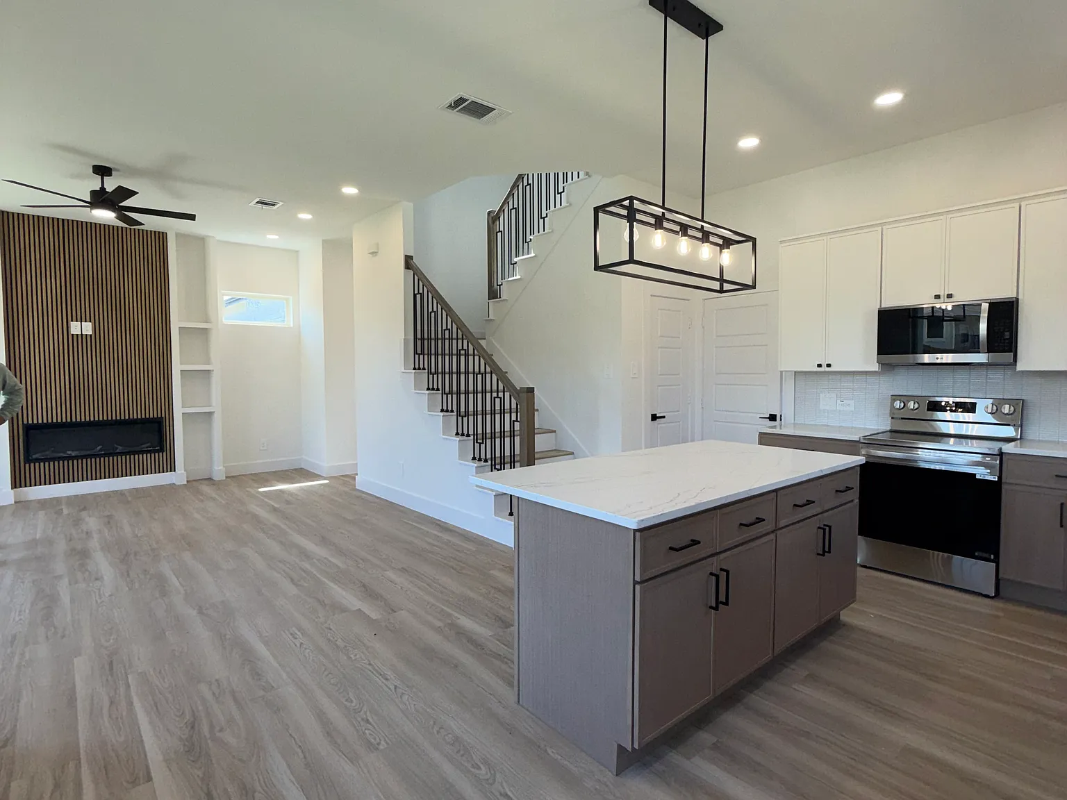 3 bed, 2.5 bath, 1622 sqft, $3,200 — Photo 2