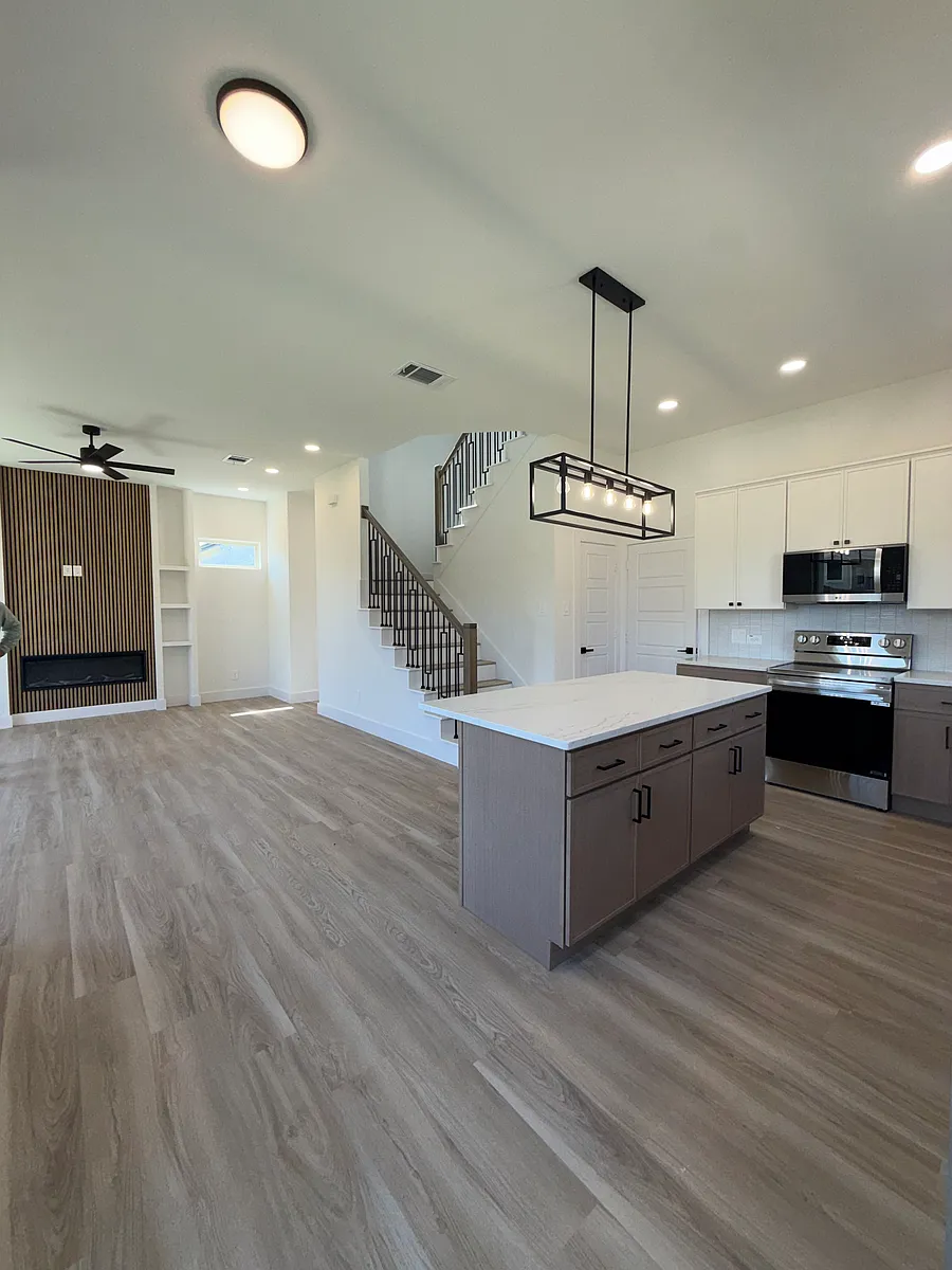 Building Photo - 5632-5634 Mesa Cir