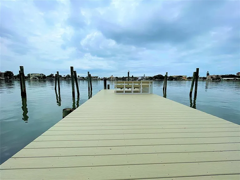 17045 Dolphin Dr — Photo 38