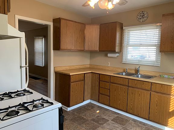 3rd image of 1519 Stratford Ct