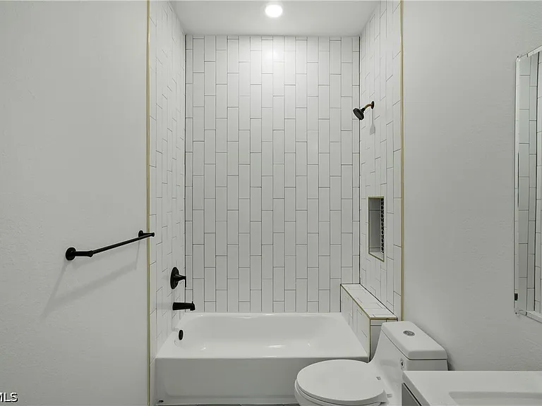 601 Hawthorne Ave S — Photo 18