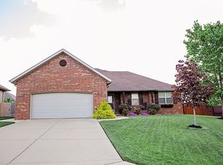 855 E Roubidoux St, Nixa, MO 65714