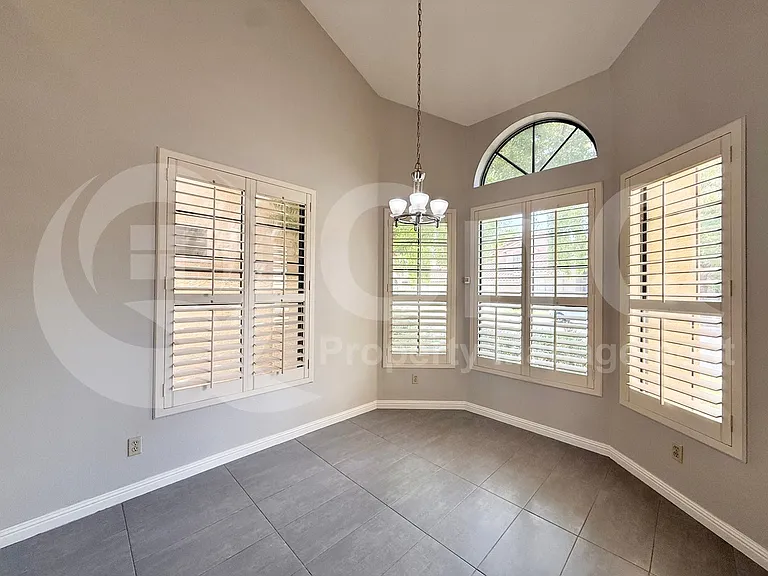 182 W Knox Rd — Photo 10
