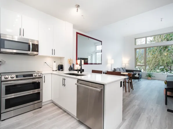 119 W 22nd St #515, North Vancouver, BC V7M 0B4