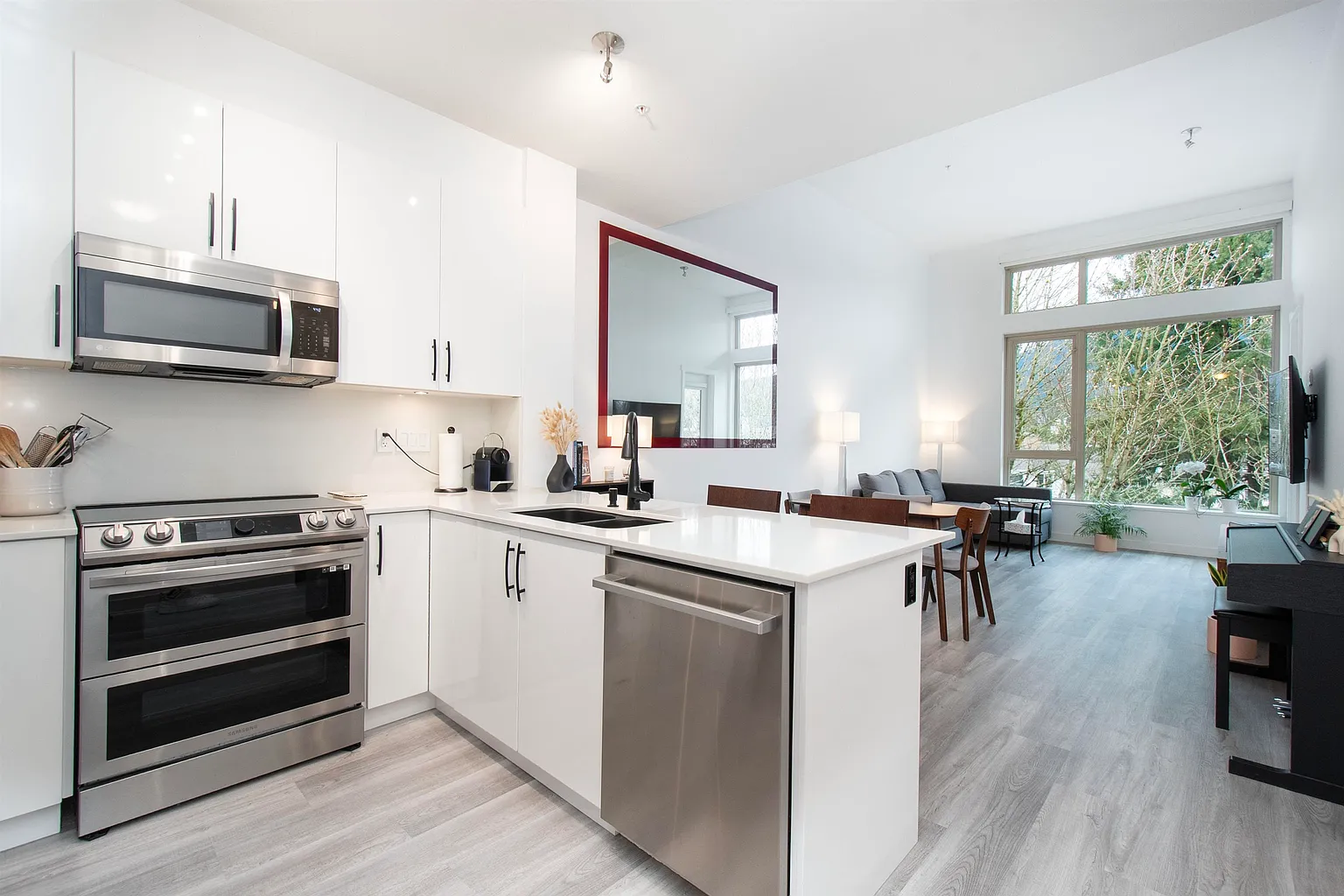 119 W 22nd St #515 photo 1