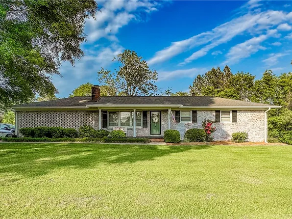 130 Chalmers Mountain Rd, Walhalla, SC 29691