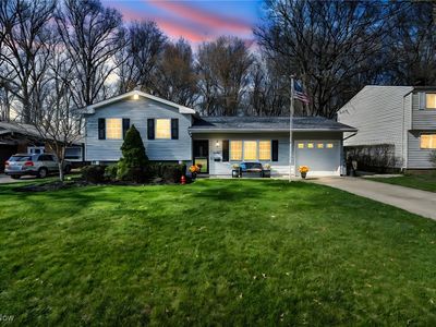 23904 Amesbury Dr, North Olmsted, OH, 44070