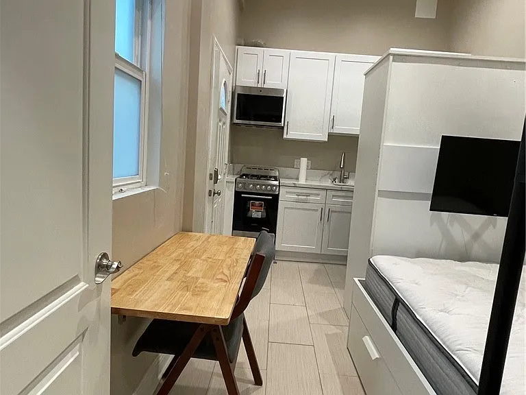 7524 Fountain Ave — Photo 5