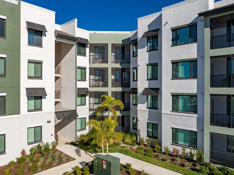 Gateway Commons Apartments