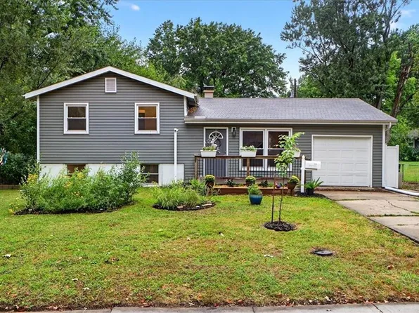514 NW Ward Rd, Lees Summit, MO 64063