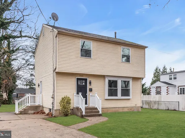 705 Chestnut St, Palmyra, NJ 08065