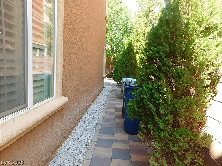 913 Ambrosia Dr — Photo 26
