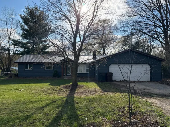 1524 Beach Dr, Crystal, MI 48818