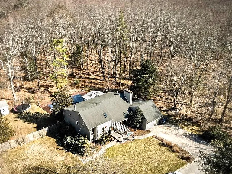 66 Newcastle Dr — Photo 33