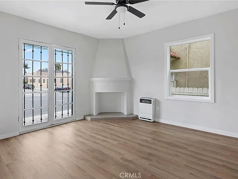 1827 E 4th St #2 — Photo 5