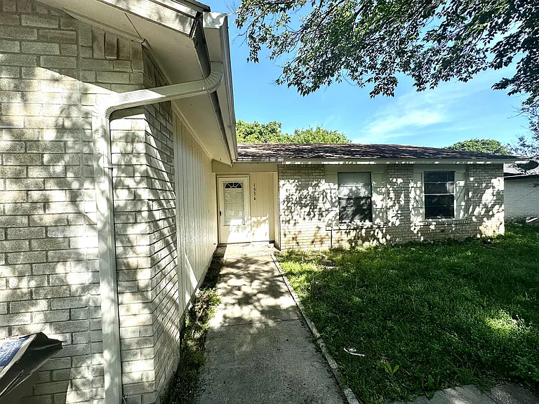 1554 Willowbrook St — Photo 3